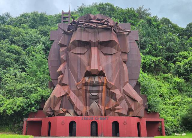 경기도 양평 C아트뮤지엄의 예수 그리스도 얼굴상.