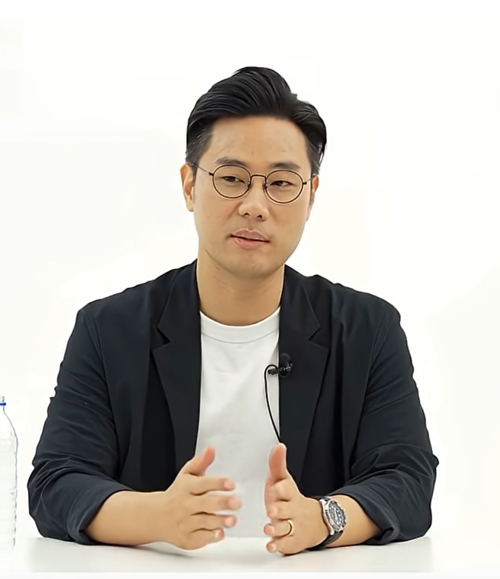 14일 서울 잠실 롯데월드타워 31층에서 열린 롯데그룹 채용박람회에서 강연자로 나선 이준희 얼라이브 커뮤니티 대표. [사진출처 = 유튜브 ‘면접왕 이형’]