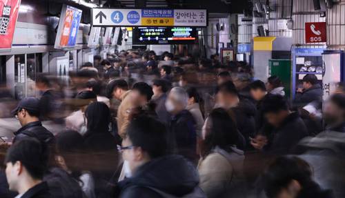 한국의 근로시간은 OECD 38개 회원국 중 6번째로 길다. [사진 출처 = 연합뉴스]
