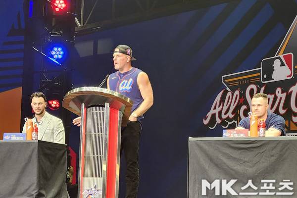 올스타 게임 선발 투수 폴 스킨스와 타릭 스쿠발이 기자회견을 갖고 있다. 사진(美 애틀란타)= 김재호 특파원