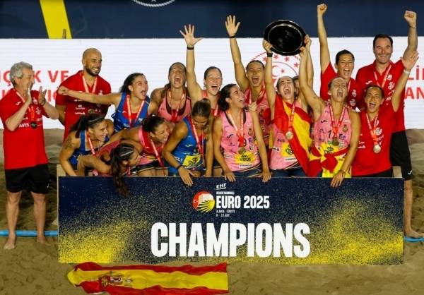 사진 2025 유럽 비치핸드볼선수권대회 여자부 우승을 차지한 스페인, 사진 출처=유럽핸드볼연맹