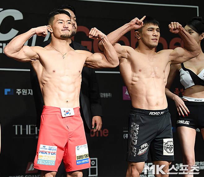 김현우와 이리스켈디 두이셰예프가 2025년 6월 스위스그랜드호텔 서울컨벤션센터 로드FC73 2부 제3경기 공개 계체 촬영을 하고 있다. 사진(서울 홍은동)=천정환 기자