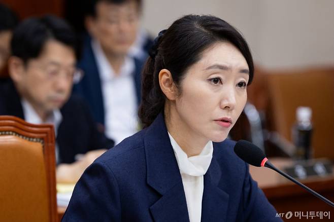 강선우 여성가족부 장관 후보자가 14일 서울 여의도 국회에서 열린 인사청문회에 출석해 의원 질의에 답하고 있다. 2025.7.14/뉴스1  Copyright (C) 뉴스1. All rights reserved. 무단 전재 및 재배포,  AI학습 이용 금지.