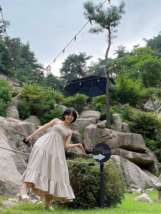 서신애가 여름에 걸맞는 시원한 의상을 선보이며 '과즙상' 미모를 자랑했다. /사진=인스타그램 갈무리