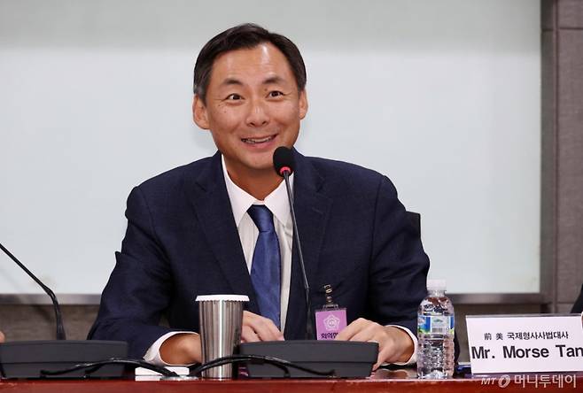 모스 탄(한국명 단현명) 전 미국 국무부 국제형사사법 대사가 지난 3월6일 서울 여의도 국회 의원회관에서 발언하고 있다./사진=뉴시스.