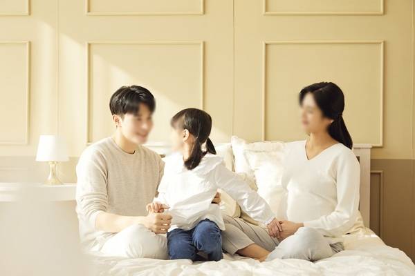 딸이 대학생이 되자 몰래 혼외자 낳은 사실을 공개하며 이혼을 요구한 남편의 사연이 전해졌다. 사진은 기사와 직접적인 관련이 없음. /사진=클립아트코리아