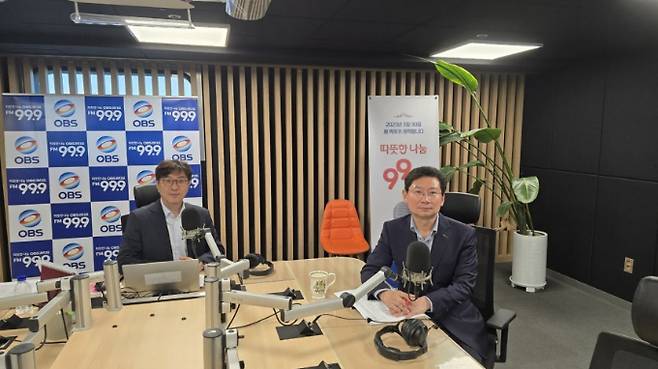 이상일 용인특례시장이 14일 ‘최진만의 굿모닝 OBS’에 출연해 동용인IC 개통 계획 등 여러 현안을 설명했다. /사진제공=용인특레시