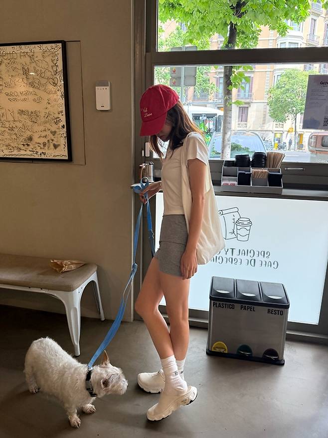 ‘영국 시골로 간 도시 소녀 룩’으로