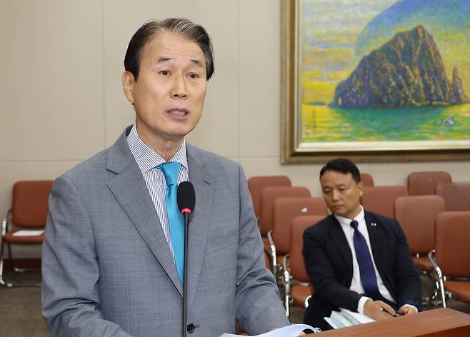 권오을 국가보훈부 장관 후보자가 15일 서울 여의도 국회 정무위원회에서 열린 인사청문회에서 발언하고 있다. [연합뉴스]