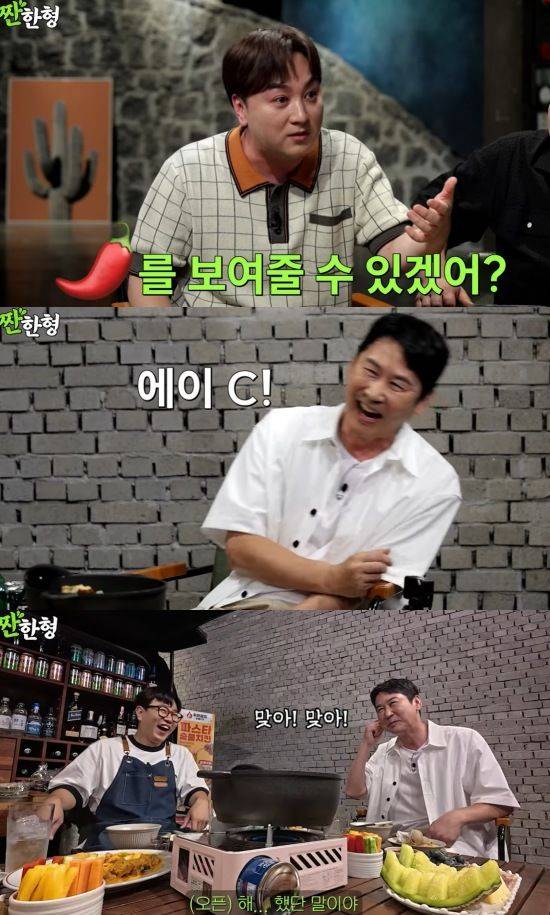 [서울=뉴시스] 개그맨 황제성이 MC 신동엽과의 19금 일화를 공개했다. (사진=유튜브 채널 '짠한형 신동엽' 캡처) 2025.07.15. photo@newsis.com *재판매 및 DB 금지