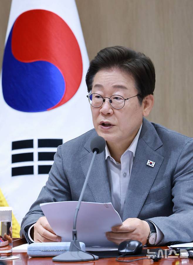 [서울=뉴시스] 최동준 기자 = 이재명 대통령이 15일 서울 용산 대통령실 청사에서 열린 국무회의에서 발언하고 있다. (대통령실통신사진기자단) 2025.07.15. photocdj@newsis.com