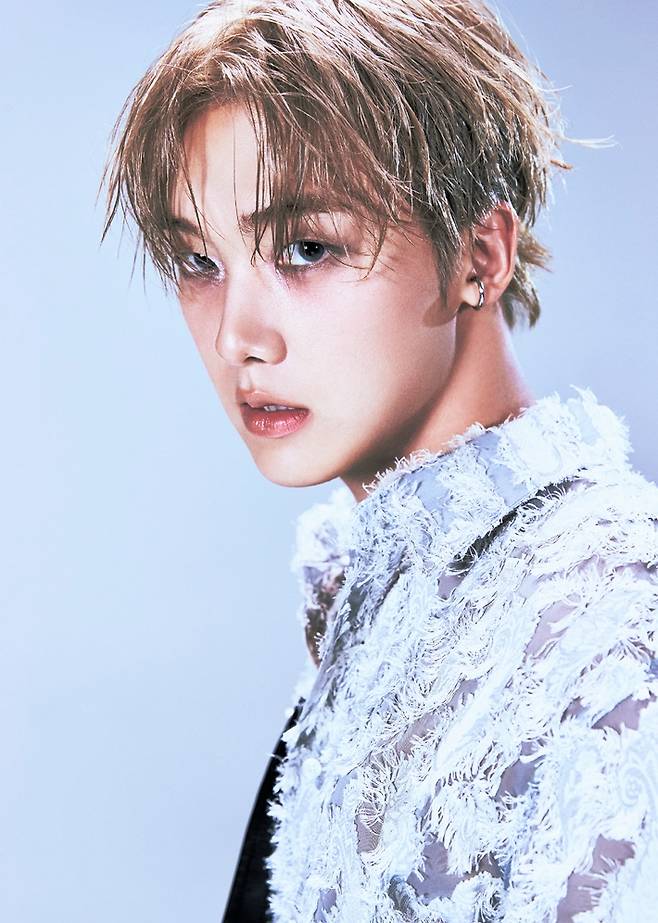 윤산하가 또 다른 타이틀곡 후보로 고민했던 곡은 '배드 모스키토'다. 판타지오 제공