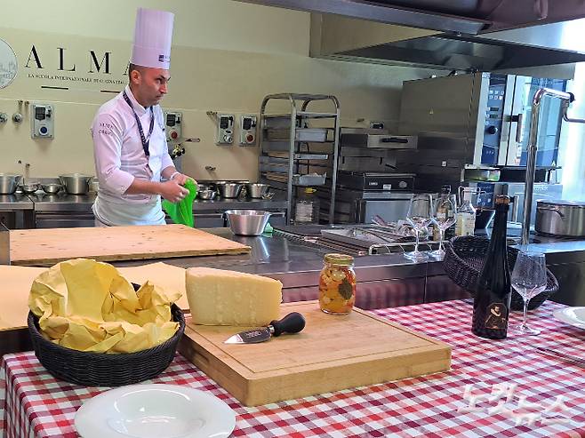 알마요리학교(ALMA, La Scuola Internazionale di Cucina Italiana)는 이탈리아 주정부가 인증한 유일한 국제 요리학교로 연간 1천여 명이 입학하는 유럽 최대 규모의 명문 요리학교다. 진유정 기자