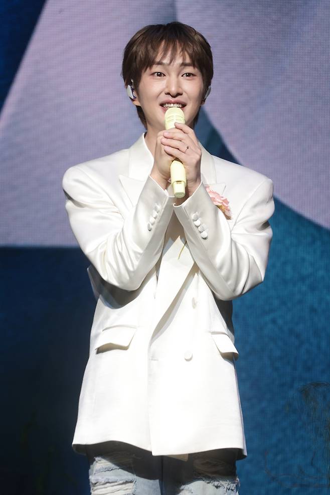 타이틀곡은 '애니멀'이다. 온유는 이 곡 작사에 참여했다. 연합뉴스