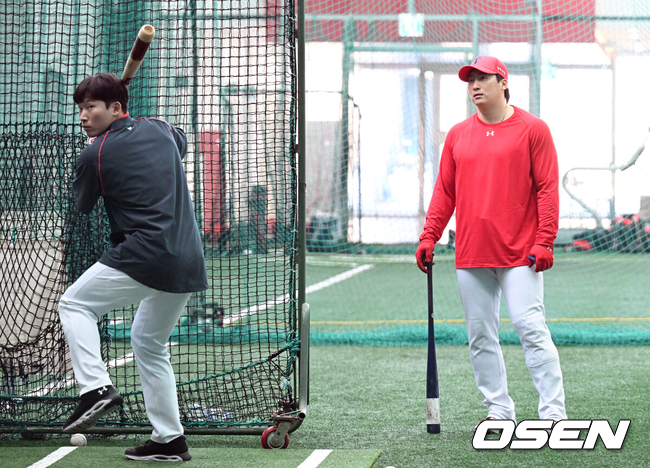 나성범이 김호령의 타격을 지켜보고 있다./OSEN DB