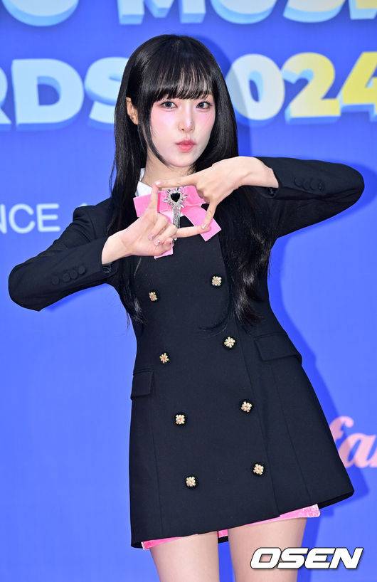 [OSEN=민경훈 기자] 16일 오후 서울 중구 장충동 장충체육관에서 '한터뮤직어워즈 2024' 레드카펫 행사가 열렸다.2일차인 이날 라이즈(RIIZE), LIGHTSUM(라잇썸), 8TURN(에잇턴), NCT WISH(엔시티 위시), 영탁, YOUNG POSSE(영파씨), EVNNE(이븐), 이승윤, 최예나, 허용별(허각, 신용재, 임한별), 김호영, 뮤지, 박미경, 소유, 이희진, 인순이, 장우혁, 제아, 황보 등이 참석했다.가수 최예나가 포즈를 취하고 있다. 2025.02.16 / rumi@osen.co.kr