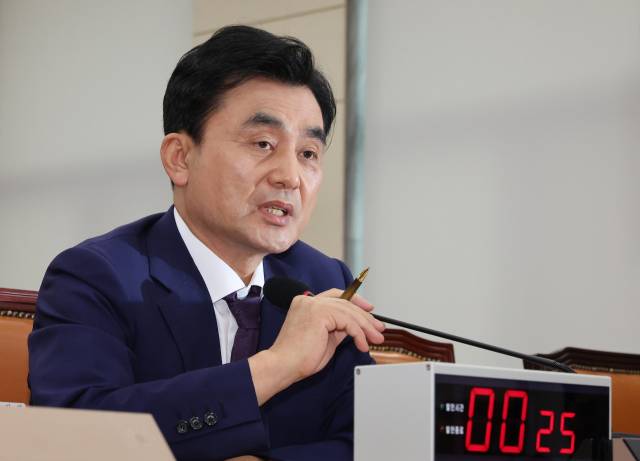 ▲ 안규백 국방부 장관 후보자가 15일 서울 여의도 국회 국방위원회에서 열린 인사청문회에서 의원 질의에 답변하고 있다. ⓒ연합뉴스