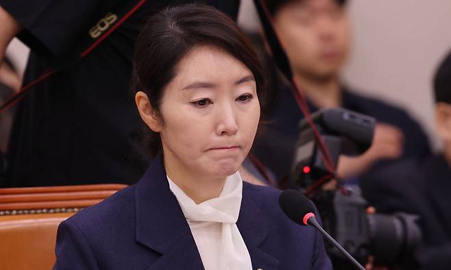 강선우 여성가족부 장관 후보자가 14일 서울 여의도 국회에서 열린 여성가족위원회 인사청문회에서 의원 질의를 듣고 있다. 허정호 선임기자