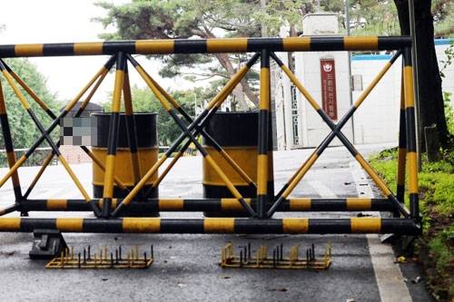 내란특검팀이 드론작전사령부를 압수수색했다. 사진은 14일 오전 경기도 포천 드론사 정문. 2025.7.14 연합뉴스