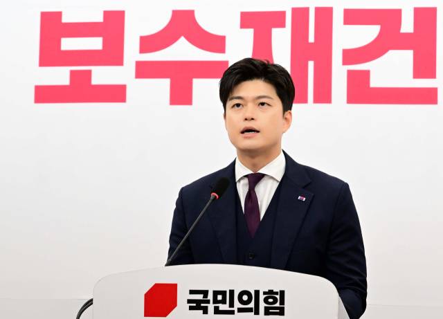 김용태 전 국민의힘 비상대책위원장이 지난달 30일 서울 여의도 국회에서 '보수재건의 길'을 주제로 퇴임 기자회견을 하고 있다. 오승현 기자