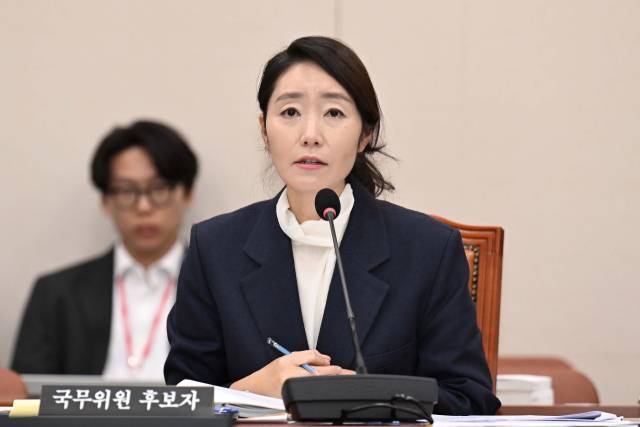 강선우 여성가족부 장관 후보자가 14일 서울 여의도 국회에서 열린 국회 여성가족위원회 인사청문회에서 의원 질의에 답변하고 있다. 조태형 기자