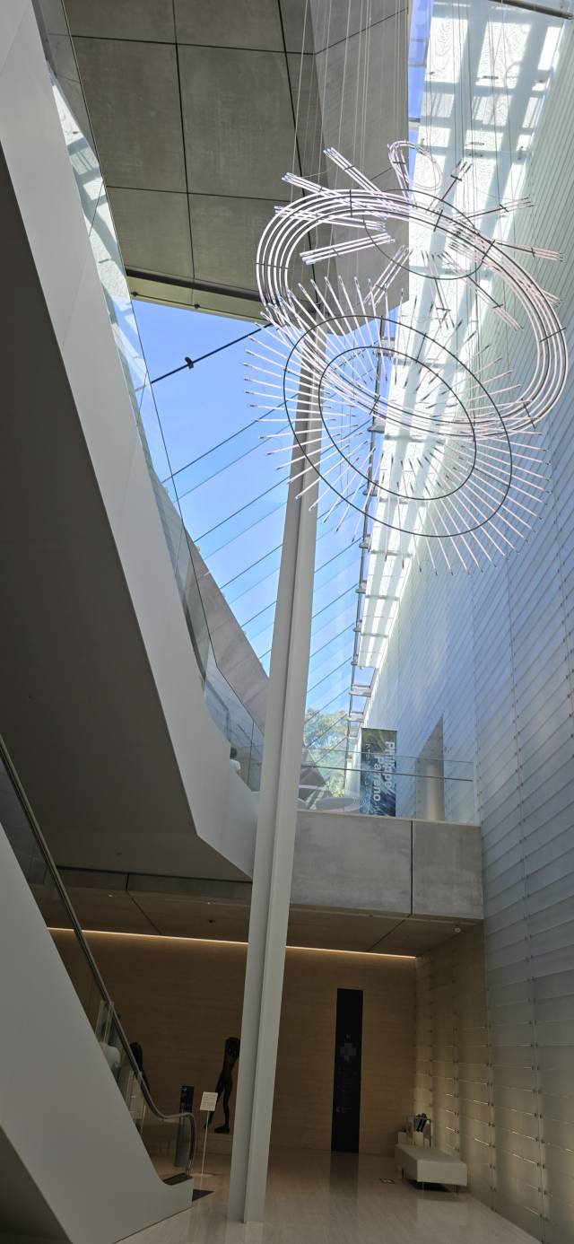 일본의 대표적인 설계사무소 닛켄섹케이가 설계한 하코네 폴라 미술관 내부. 흰색을 주된 컬러로 절제미를 추구한 건축물이다. 사진=임병식