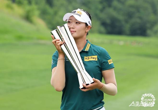 하이원리조트 여자오픈에서 시즌 2승을 달성한 방신실.  사진제공  | KLPGA