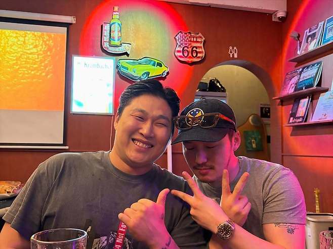 ‘K힙합’의 대표 주자로 손꼽히는 랩퍼 스윙스가 영화 ‘타짜4’ 캐스팅 물망에 올랐다는 소식이 전해지며, 출연 여부에 관심이 쏠리고 있다. 사진출처|스윙스SNS