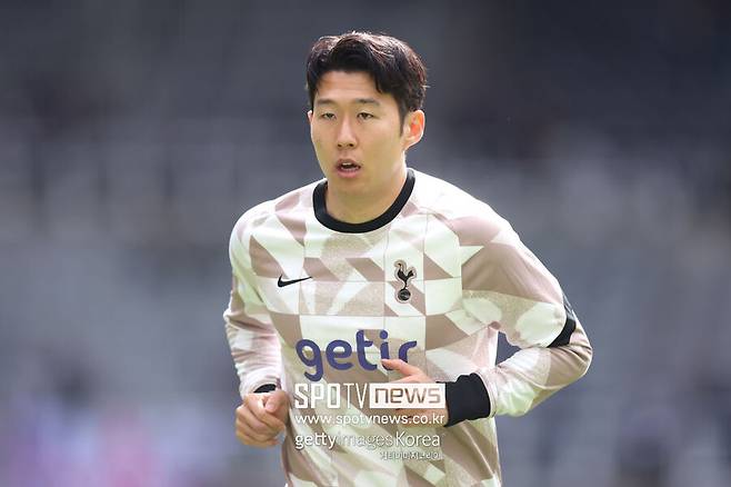 ▲ 손흥민의 이적은 재정 문제가 아닌, 전술적 선택 혹은 세대교체의 일환으로 간주되고 있다. 손흥민은 지난 시즌 프로 데뷔 첫 시즌 이후 처음으로 프리미어리그 두 자릿수 득점에 실패했다.토트넘은 33세 베테랑 손흥민을 언제까지 핵심으로 기용할 것인가에 대한 고민이 있을 수밖에 없다.