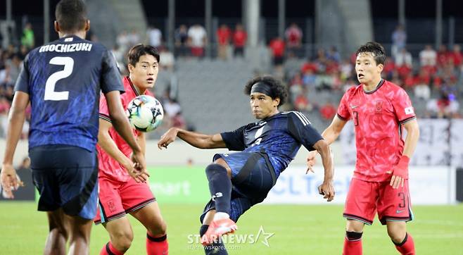 일본  피사노가 15일 용인미르종합운동장에서 열린 2025 동아시아축구연맹(EAFF) E-1 챔피언십(동아시안컵) 일본과의 최종전 후반 볼을 걷어내고 있다. 2025.07.15. /사진=강영조 선임기자