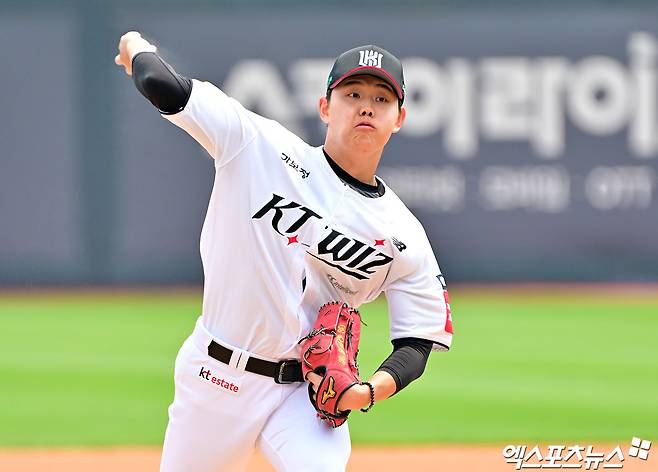 KT 위즈 선발투수 소형준이 올해 정규시즌 경기에 선발 등판해 투구하고 있다. 엑스포츠뉴스 DB