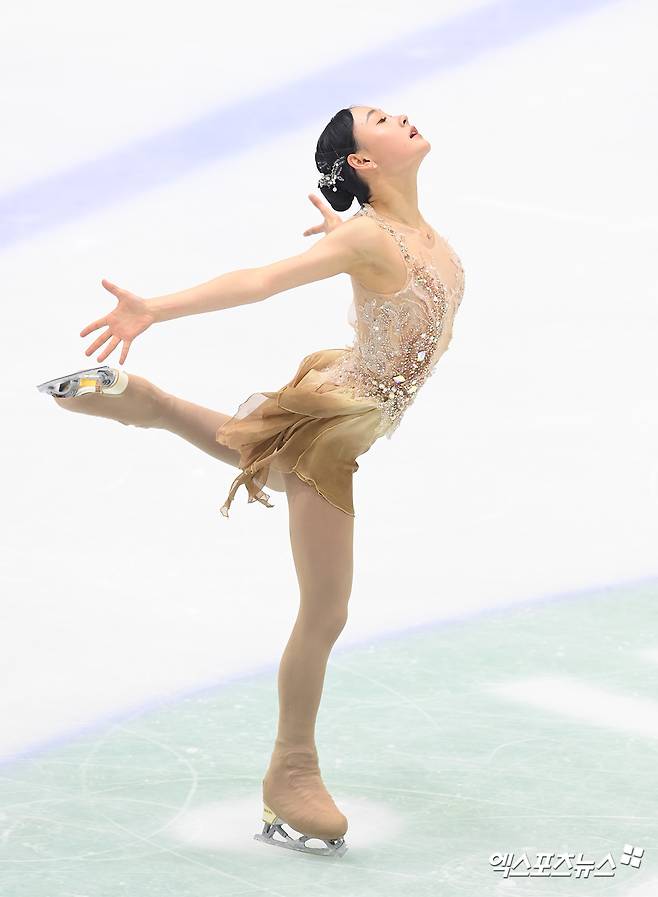지난 1월 5일 오후 경기 의정부실내빙상장에서 열린 ‘KB금융 코리아 피겨스케이팅 챔피언십 2025(제79회 전국남녀 피겨스케이팅 종합선수권대회)’ 겸 2025~2026시즌 국가대표 2차 선발전에 출전한 김채연이 연기를 선보이고 있다. 엑스포츠뉴스 DB
