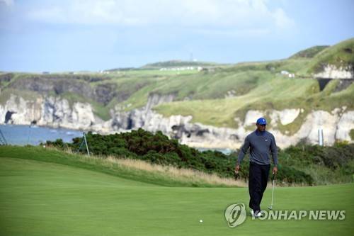 2019년 로열 포트러시 골프클럽에서 열린 디오픈에 출전한 우즈. [EPA=연합뉴스]