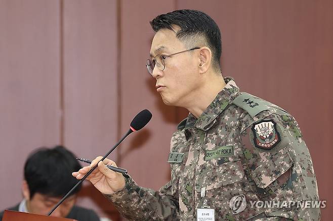 답변하는 김용대 드론작전사령관 (서울=연합뉴스) 김주성 기자 = 김용대 드론작전사령관이 10일 오전 국회 국방위원회 전체회의에서 '평양 무인기' 관련 질의에 답하고 있다. 2024.12.10 utzza@yna.co.kr