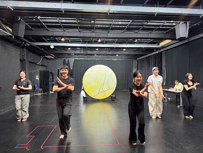 경기도어린이박물관 창작 어린이극 '우리말로 우는 날' 리허설 모습.