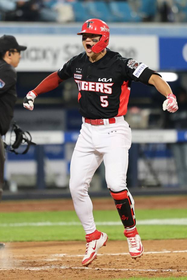 KIA타이거즈 김도영이 홈으로 들어오며 포효하고 있다. KIA 제공