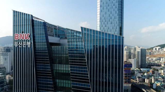 부산 남구 문현금융단지 내 BNK부산은행 본점 건물 모습. 부산일보DB