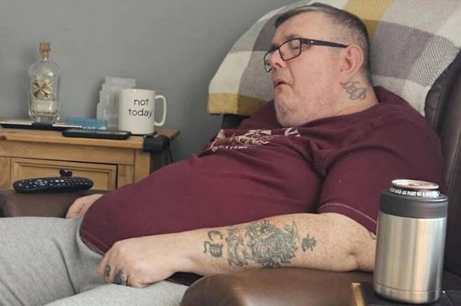 한때 150kg까지 몸무게가 늘어 창피함까지 겪었던 50대 남성이 배달음식을 끊고 50kg 감량에 성공했다. [사진=SNS]