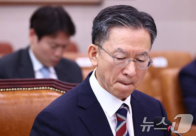 정성호 법무부 장관 후보자가 16일 오전 서울 여의도 국회 법제사법위원회에서 열린 법무부 장관 후보자 인사청문회에 출석, 생각에 잠겨 있다. 2025.7.16/뉴스1 ⓒ News1 김민지 기자