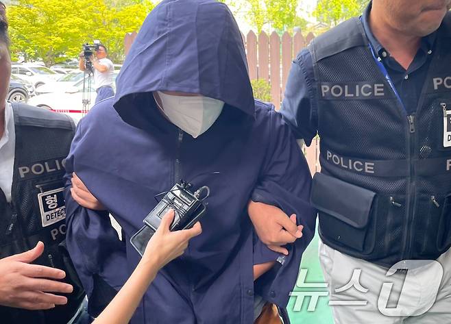 태국 파타야에서 공범 2명과 함께 한국인 관광객을 납치 살해한 혐의를 받는 피의자 B 씨가 지난해 9월26일 오후 경남 창원 성산구 창원지방법원에서 열린 구속 전 피의자 심문(영장실질심사)에 출석하고 있다. 2024.9.26/뉴스1 ⓒ News1 강정태 기자