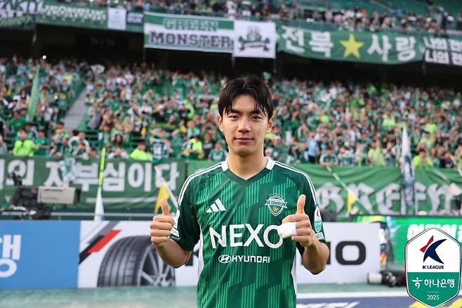 전진우가 WBA의 영입 제안을 받았다. 전북 구단은 선수와 잘 대화하고 있다며 잔류를 기대한다는 입장을 밝혔다. (한국프로축구연맹 제공)