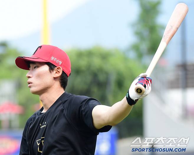 10일 광주 기아챔피언스필드에서 열린 KBO리그 KIA와 삼성의 경기. 타격 훈련을 하고 있는 김호령. 광주=송정헌 기자songs@sportschosun.com/2025.06.10/