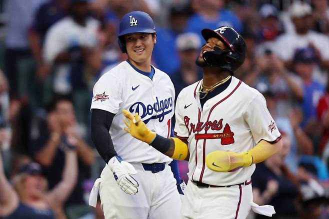2025 메이저리그 올스타전에 출전한 LA 다저스 오타니 쇼헤이(왼쪽). AFP연합뉴스