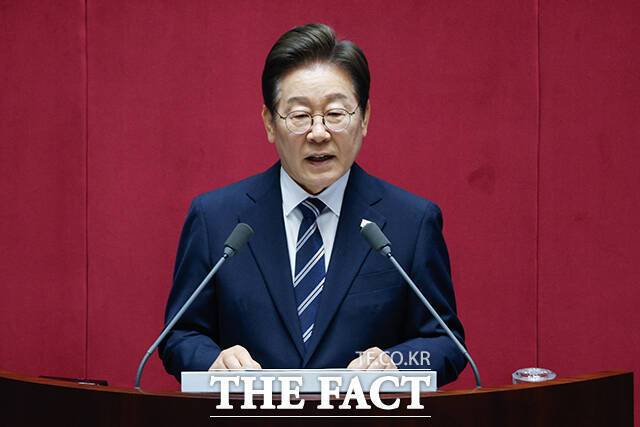 이재명 대통령이 지난달 26일 서울 여의도 국회에서 열린 제426회 국회(임시회) 제2차 본회의에서 2025년도 제2회 추가경정예산안에 대한 정부 시정연설을 하고 있다. /국회사진기자단