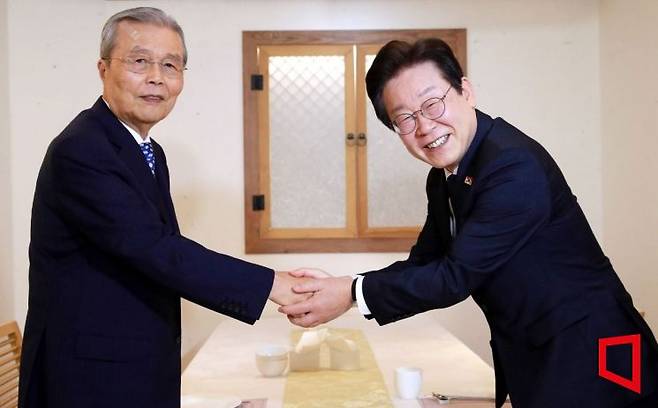 이재명 대통령과 김종인 전 국민의힘비상대책위원장. 국회사진기자단