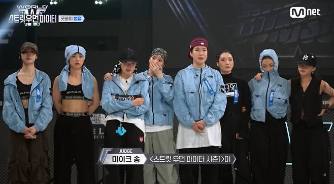 Mnet '월드 오브 스트릿 우먼 파이터'(월드 오브 스우파3)의 강력한 우승 후보였던 한국 크루 '범접'이 세미파이널에서 미국 크루 '모티브'에 패하며 최종 탈락했다. 이전 시즌 우승자들로 구성된 '어벤져스' 팀이었기에 충격은 더 컸다. 리더 허니제이와 멤버들은 탈락이 확정되자 눈물을 보이며 아쉬움을 삼켰다. 범접의 탈락으로 파이널에는 한국의 '에이지 스쿼드', 미국의 '모티브', 일본의 '오사카 오죠 갱'이 진출했다. 최종 우승팀은 오는 22일 인천 인스파이어 아레나에서 열리는 생방송 파이널 무대에서 결정된다. '스우파' 파이널 라인업은 에이지 스쿼드·모티브·오사카 오죠 갱으로 확정되었다.