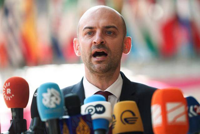 장 노엘 바로 프랑스 외무장관이 15일 벨기에 브뤼셀에서 열린 유럽연합(EU) 외무장관 회의에 참석해 기자들의 질문에 답하고 있다. 브뤼셀=로이터 연합뉴스