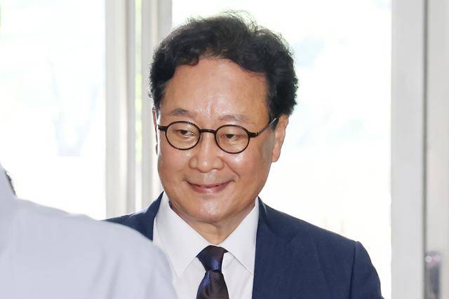 왕윤종 전 국가안보실 경제안보비서관이 15일 오후 서울 서초구 이명현 순직해병특검 사무실에 참고인 신분으로 출석하고 있다. 뉴스1