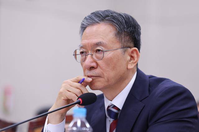 정성호 법무부 장관 후보자가 16일 국회 법제사법위원회 인사청문회에 출석해 의원 질의를 듣고 있다. 뉴스1