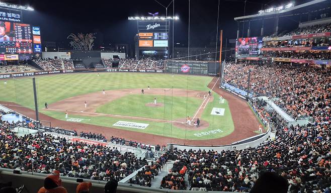 <yonhap photo-8295=""> 3월 28일 대전에서 열린 한화 이글스와 KIA 타이거즈 경기 현장. 연합뉴스</yonhap>